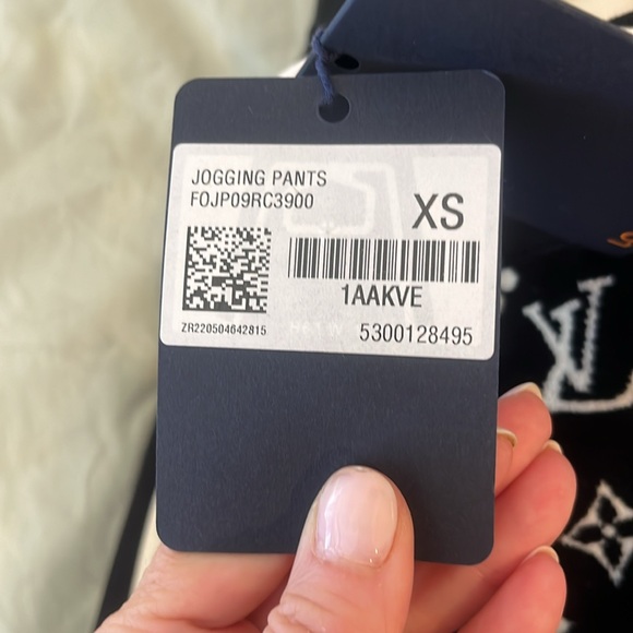 LVMonogram toweling/velour traveling Jogging Pants with zippers on bottoms / box - Picture 9 of 15